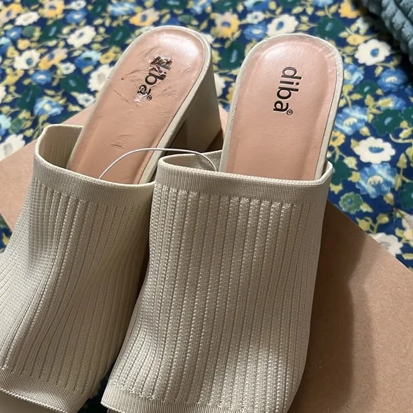 Diba Cream Mules with Ribbed Texture and Open Toe - Picture 4 of 4